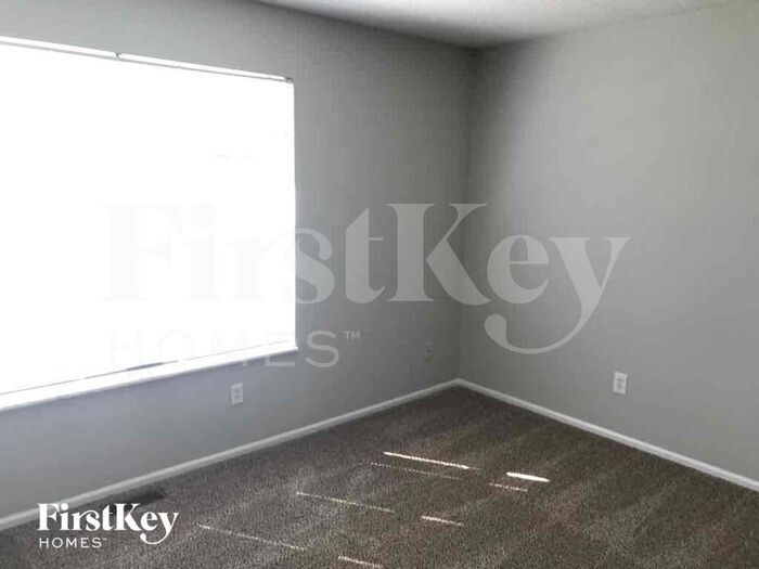 Building Photo - 609 River Moss Dr