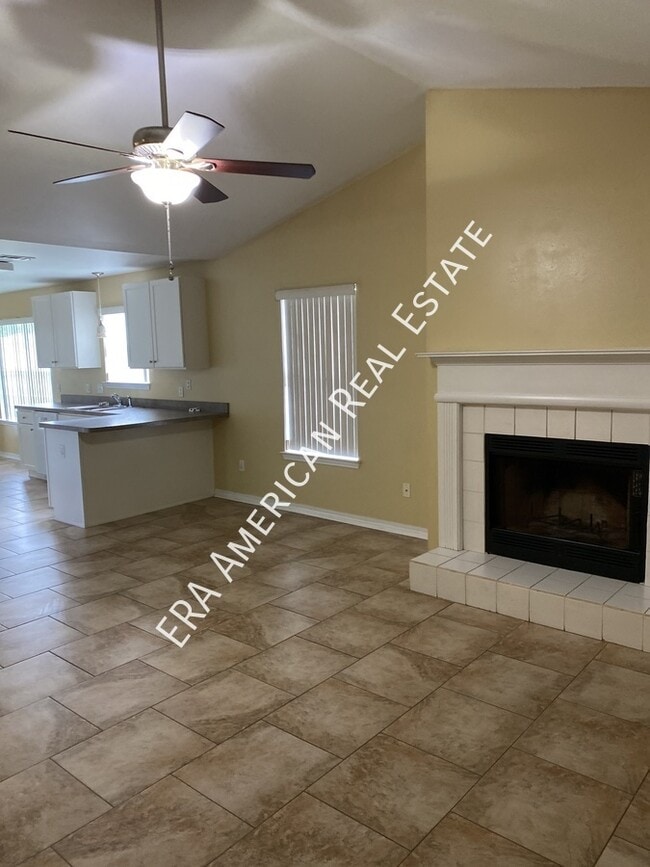 Building Photo - 2820 Tamiami Trail