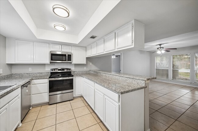 Building Photo - 2 Goldthread Ct