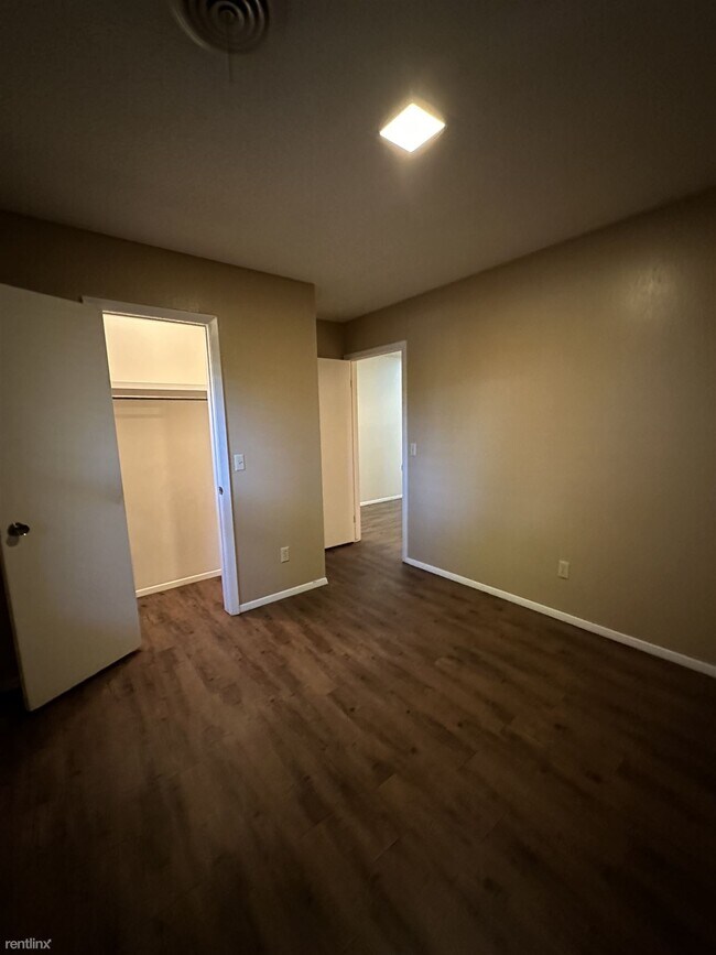 Building Photo - 2 br, 2 bath Duplex - 4470 Ridgecrest Circ...