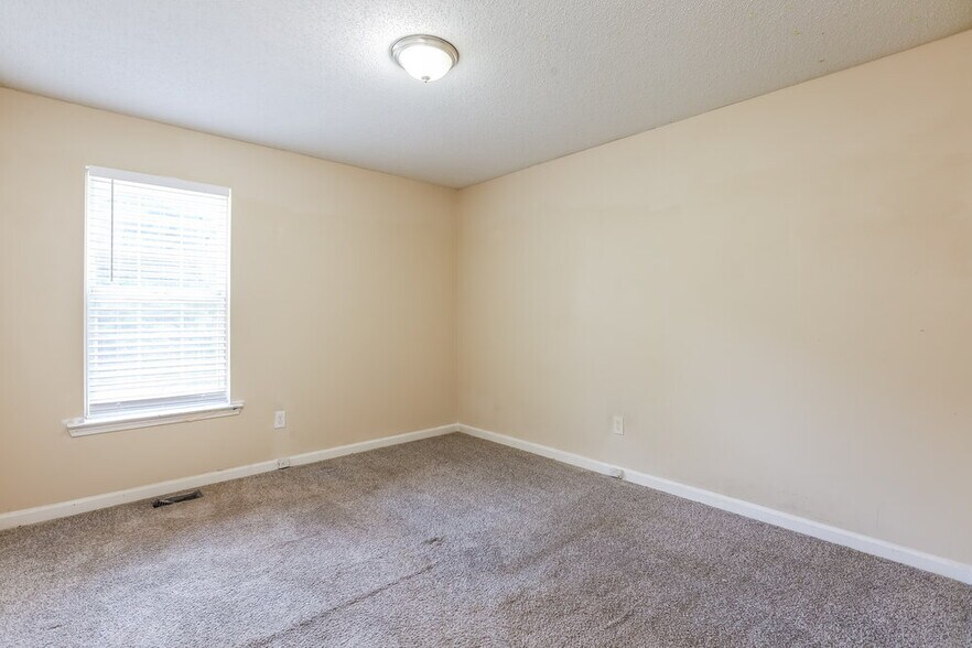 Building Photo - 200 Settlers Ridge Ln