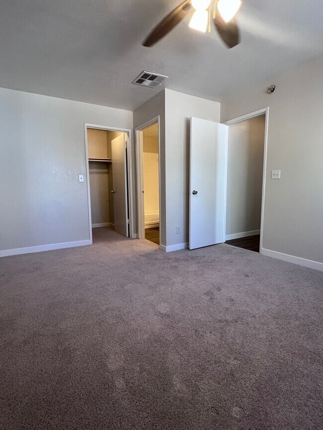 Building Photo - Newly Remodeled 2 bed 2 bath at Park One