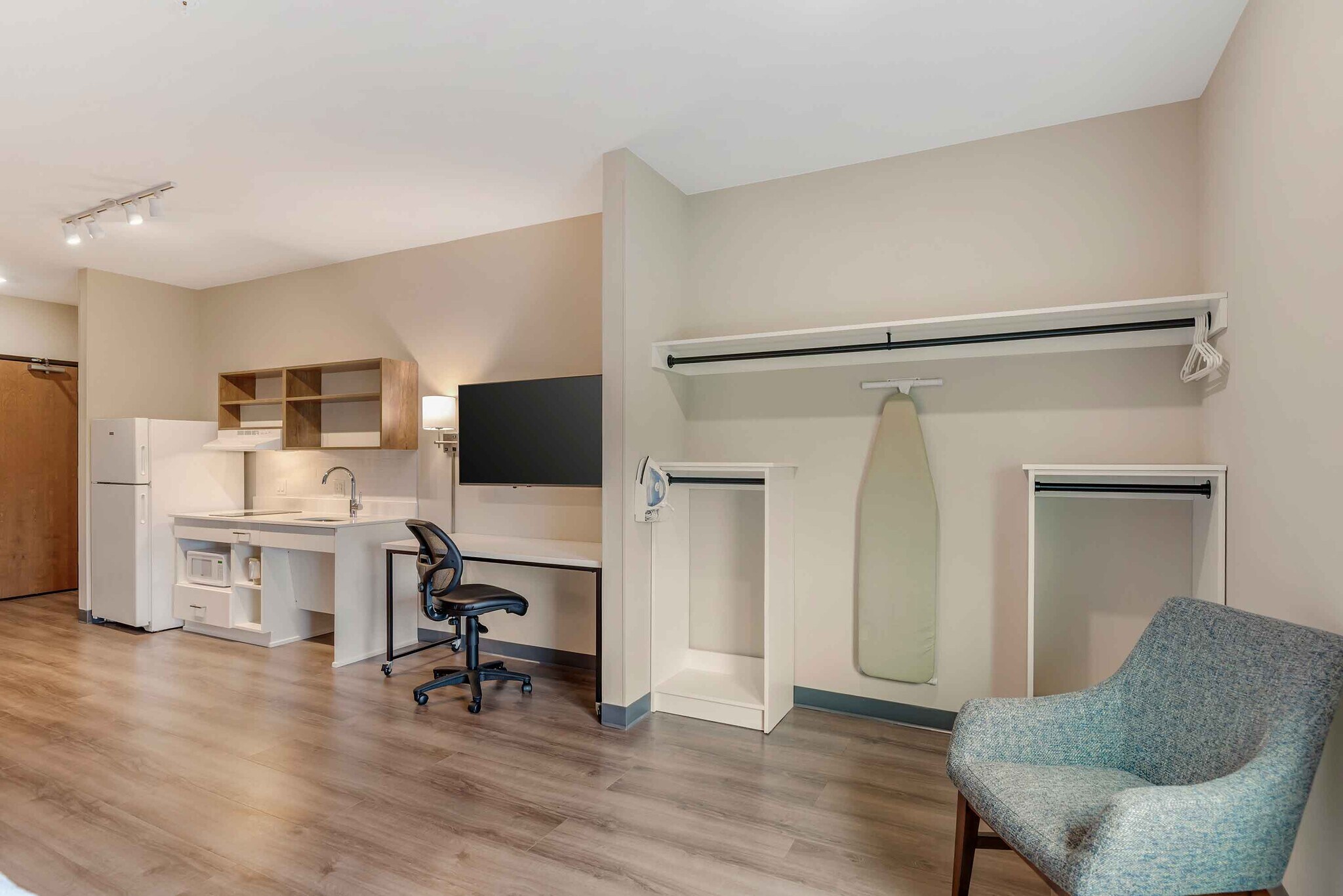 Building Photo - Furnished Studio-Charlottesville
