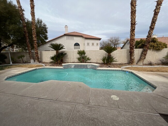 Building Photo - Beautiful 3 bedroom home with pool located in Castle Gate Community