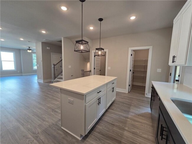 Building Photo - 6 Rock Pk Wy