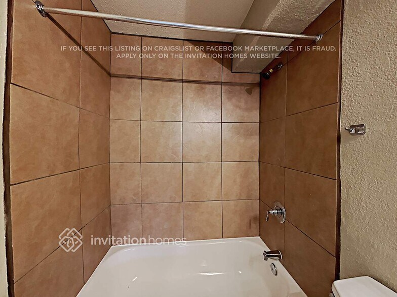 Building Photo - 2335 E Beverly Ln