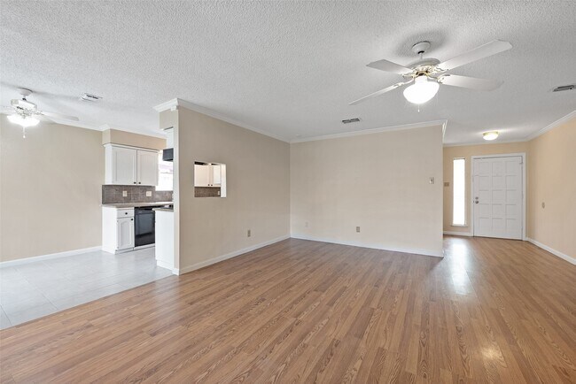 Building Photo - 807 Seacliff Dr