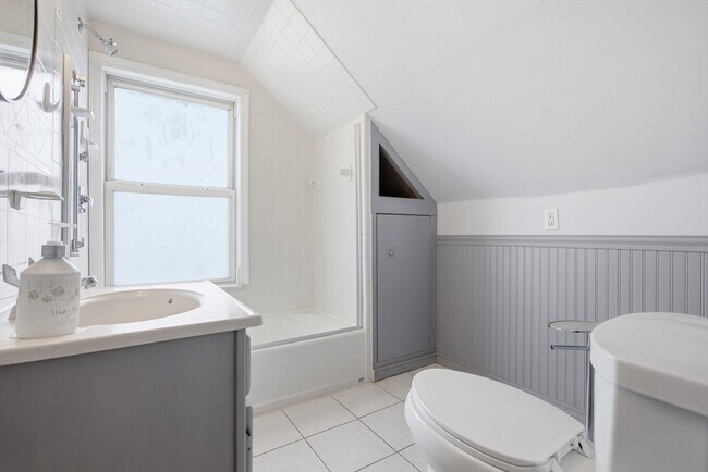 Building Photo - 5 Franconia St