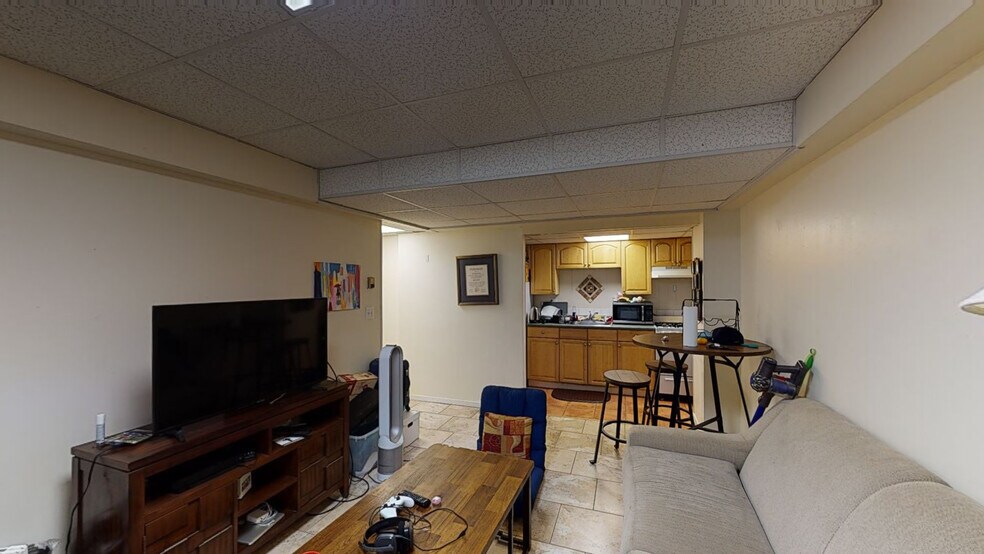 Primary Photo - 16 Glenville Ave