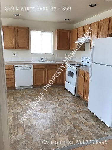 Building Photo - 859 N White Barn Rd