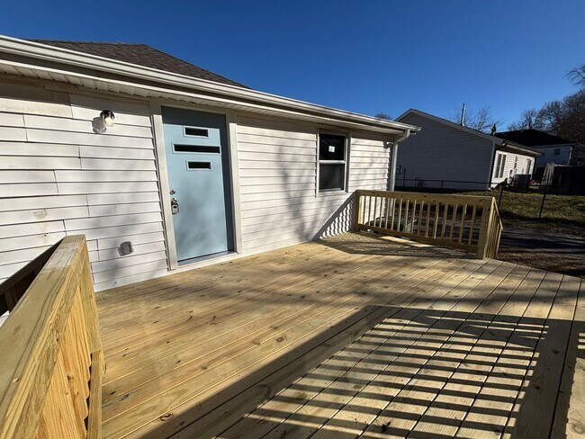 Building Photo - Beautifully Renovated 3BR / 2BA Bungalow in Gastonia