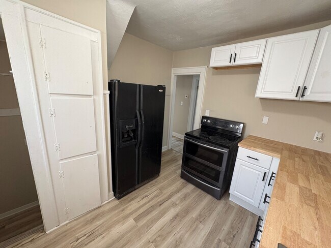 Building Photo - 320 N Colorado Ave