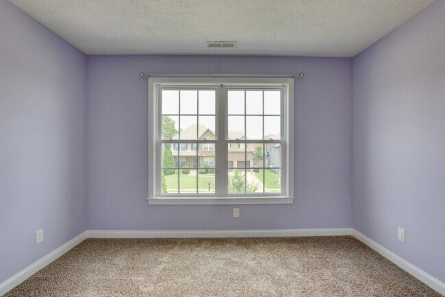 Building Photo - 716 Cavalier Dr