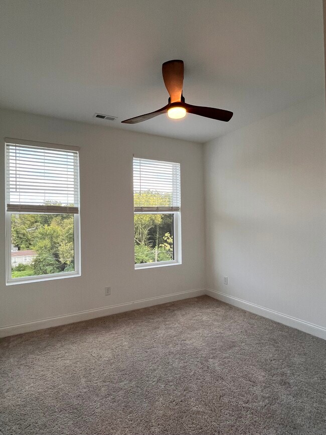 Building Photo - 1204 S Person St