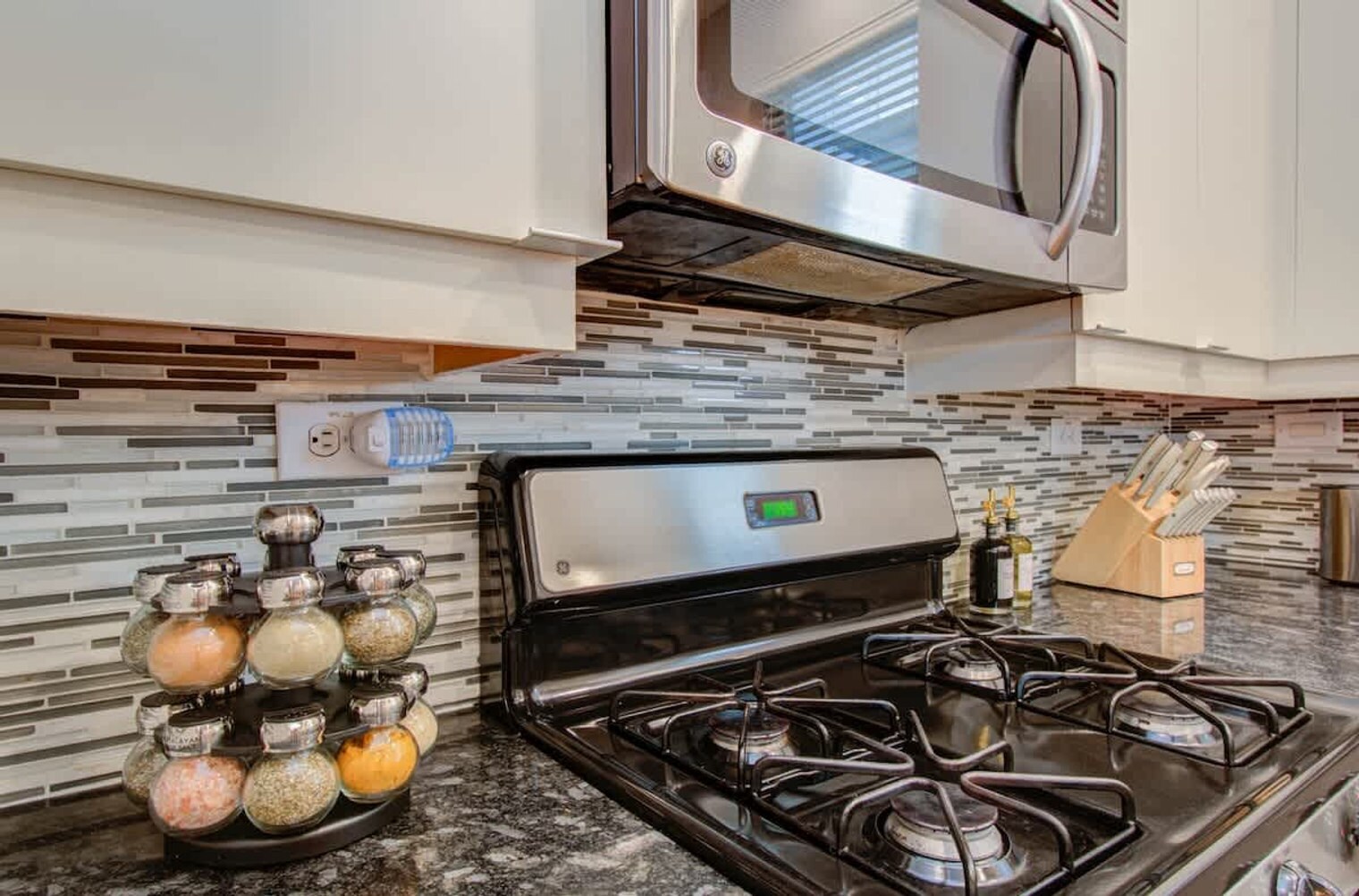 Building Photo - 5336 Darling St