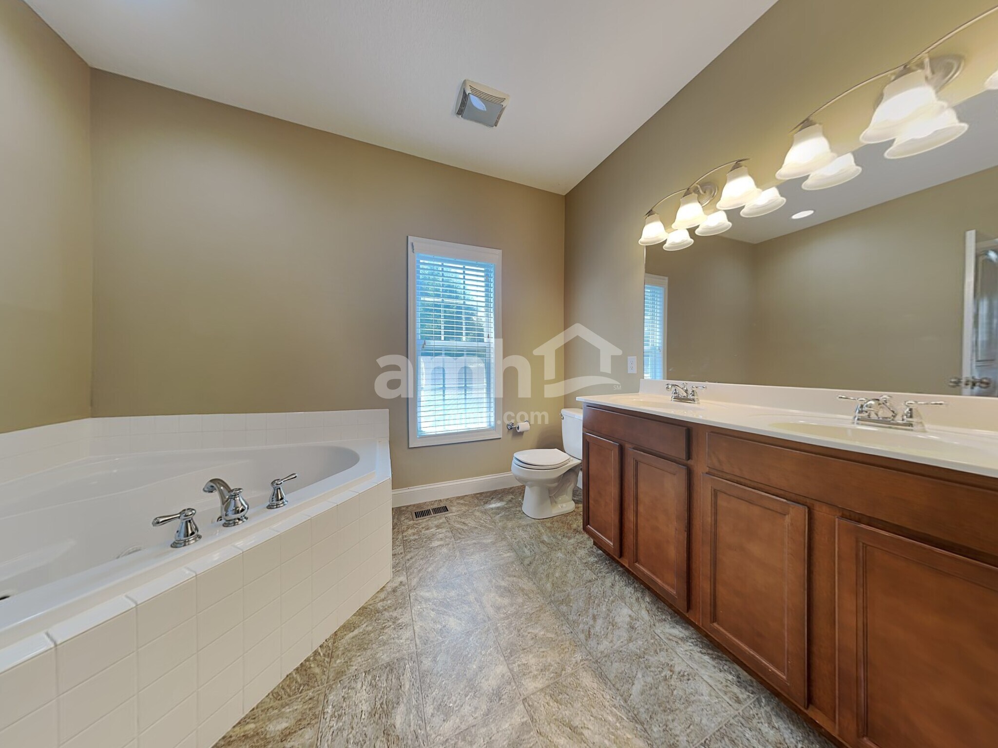Building Photo - 4721 Dawn Oaks Ln