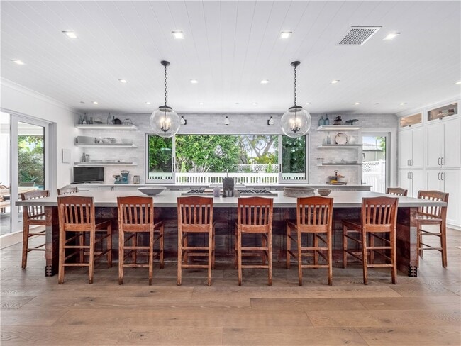 Building Photo - 3403 Laurel Ave