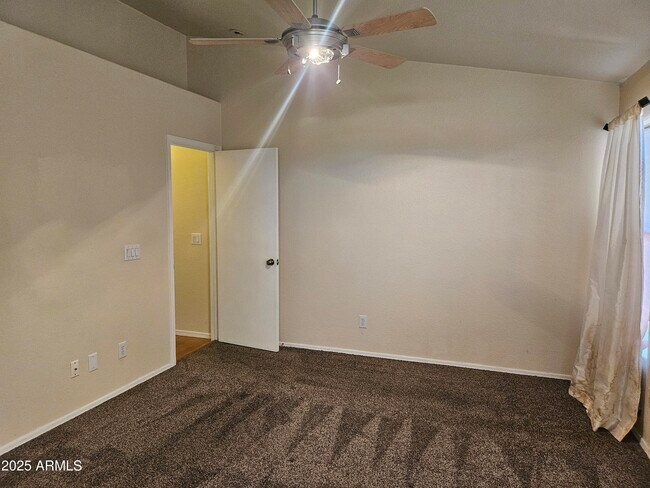 Building Photo - 2099 S Peppertree Dr