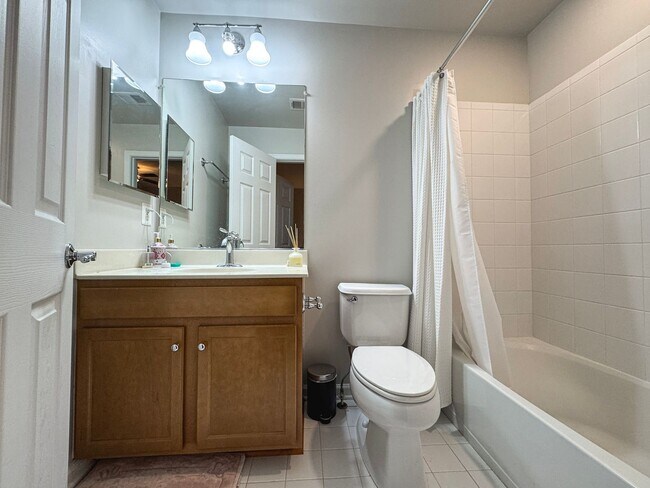 Building Photo - Beautiful 3 Bed 3.5 Bath Interior Townhome In Vibrant Brambleton Landbay