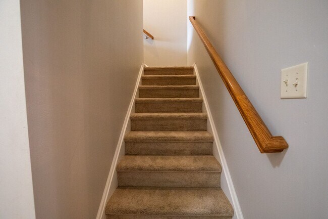 Building Photo - Spacious 3BR Townhome in Harrisburg – First-floor primary bedroom, Garage & Deck!