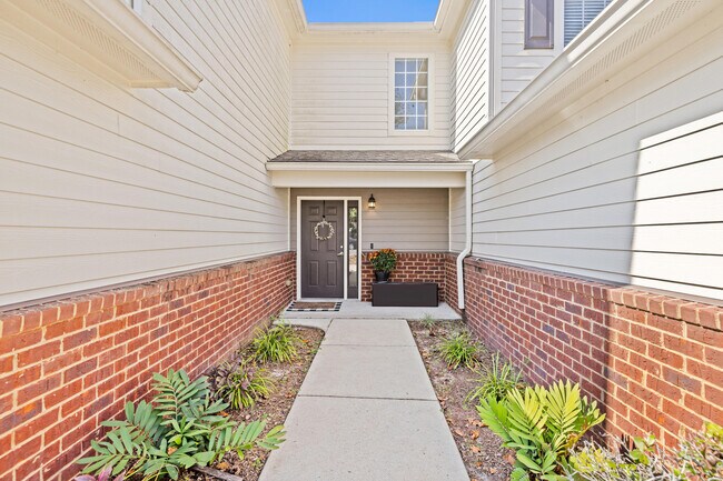 Building Photo - 759 Majestic Dr