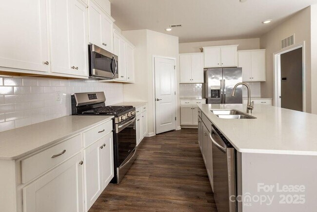 Building Photo - 12926 Canterbury Castle Dr