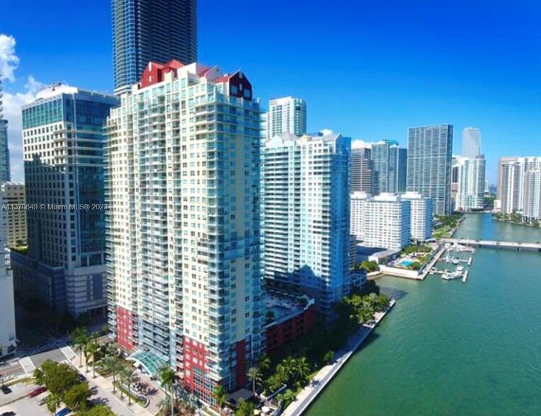 Building Photo - 1155 Brickell Bay Dr