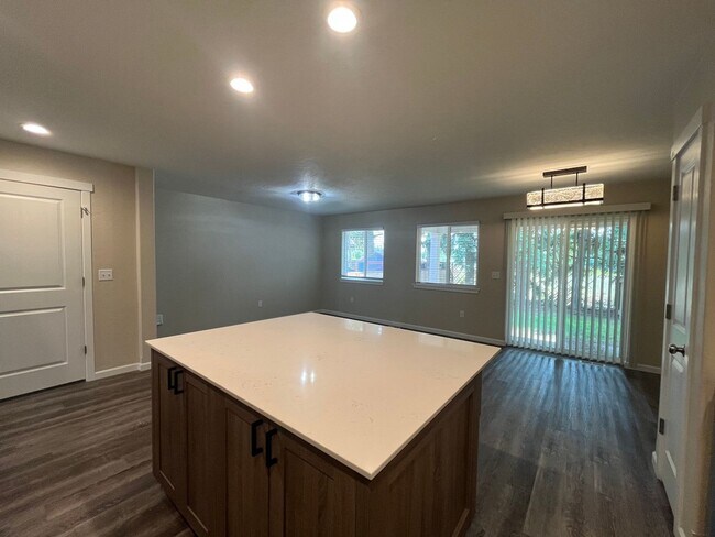 Building Photo - 3-Bed Home with Garage & Fenced Yard in Pr...
