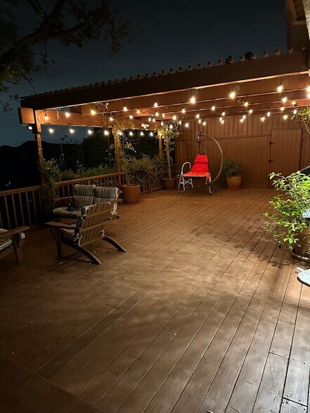 Building Photo - 10136 Hollow Glen Cir