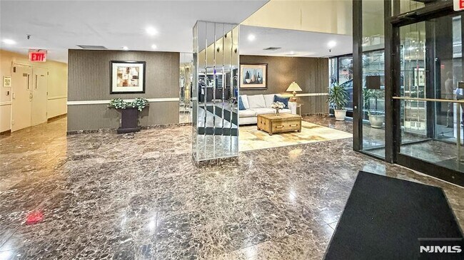 Building Photo - 326 Prospect Ave