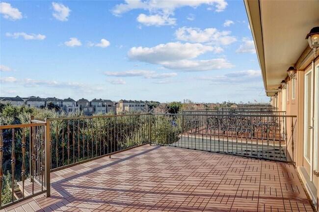 Building Photo - 9133 Creekstone Lake Dr