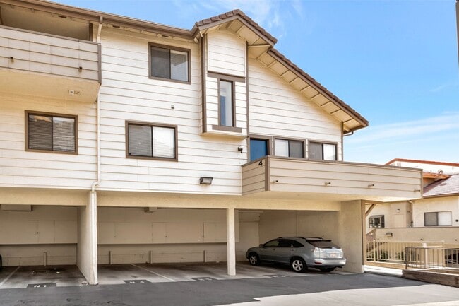 Building Photo - Thousand Oaks- Three Bedroom Condo