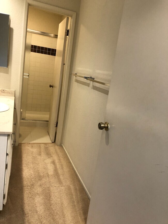 Building Photo - 850 Apricot Ave