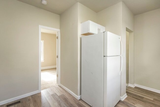 Building Photo - 3 Bedroom 2 Bathroom Fully Remodeled