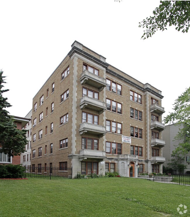 Building Photo - 2912 W Wells St