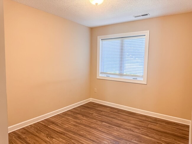 Building Photo - 1627 Gunston Dr
