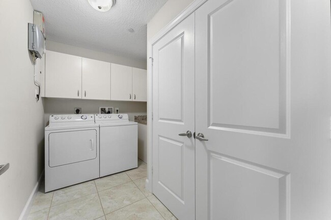 Building Photo - 315 Bay Colony Dr N