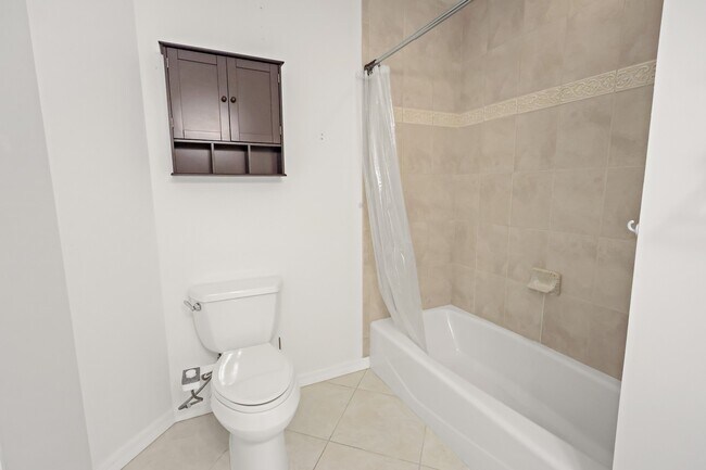 Building Photo - 1915 Westminster Cir