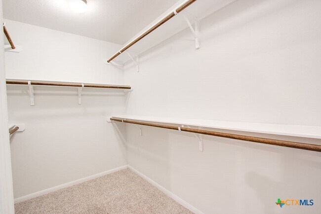 Building Photo - 324 Kenai Dr