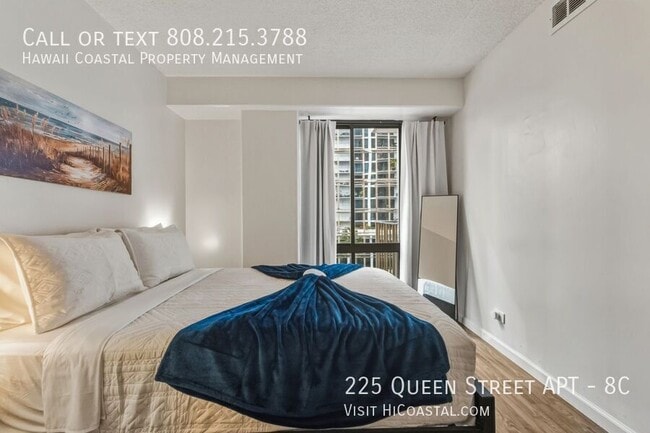 Building Photo - 225 Queen St