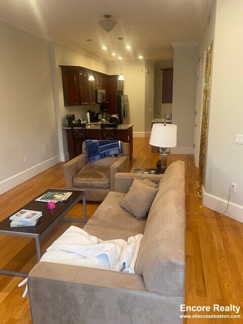 Building Photo - 1089 Beacon St