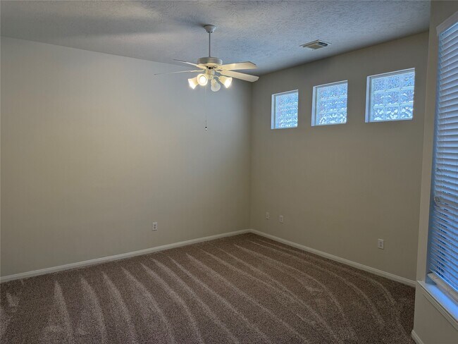 Building Photo - 27 Yacht Harbor