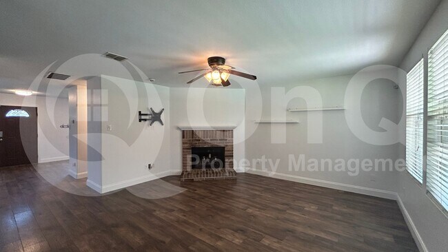 Building Photo - 905 Cedar Creek Dr
