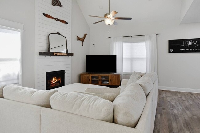 Building Photo - 515 Woodtrace Dr