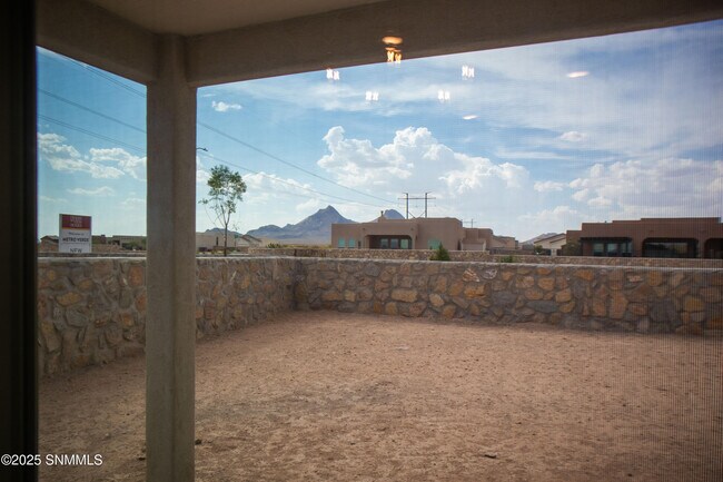 Building Photo - 3007 San Jenaro Dr