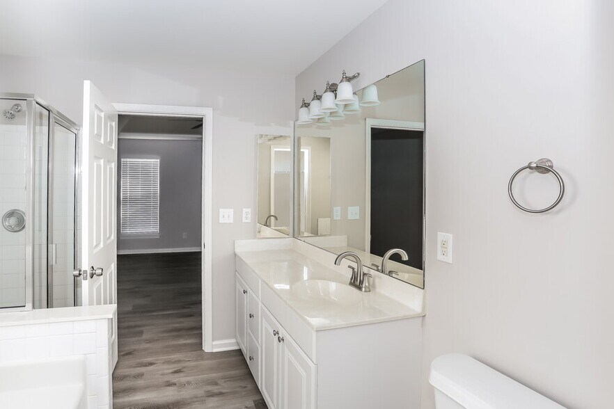 Building Photo - 12224 Wallace Ridge Dr