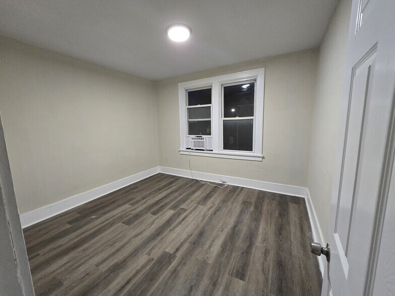 Building Photo - 7707 Vermont Ave