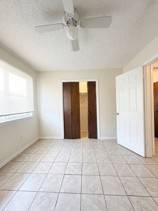 Building Photo - 535A S 61st Ave
