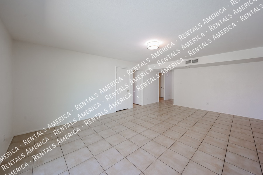 Building Photo - 5214 W Redfield Rd