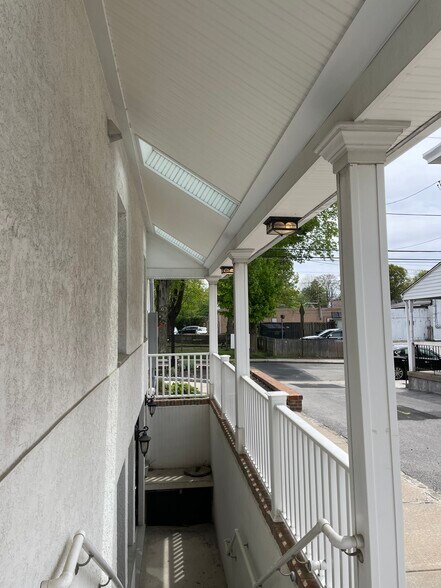 Building Photo - 136 Garrett Ave